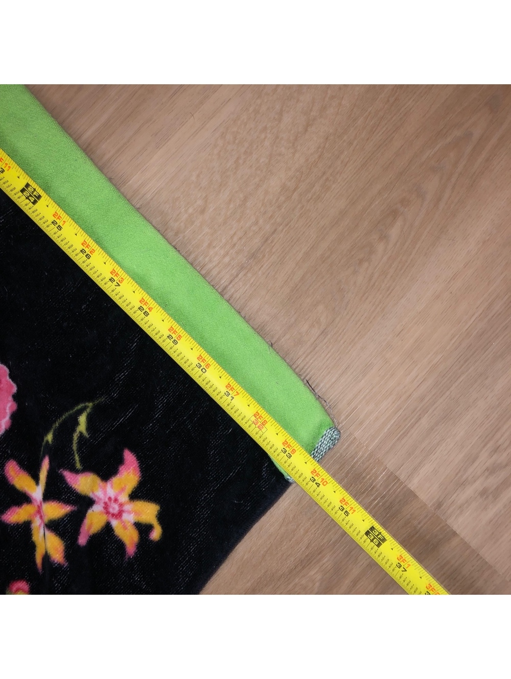 VINTAGE VERA BRADLEY BOTANICA FLORAL BLACK BEACH POOL TOWEL RETIRED 60” x 34” - Picture 5 of 6
